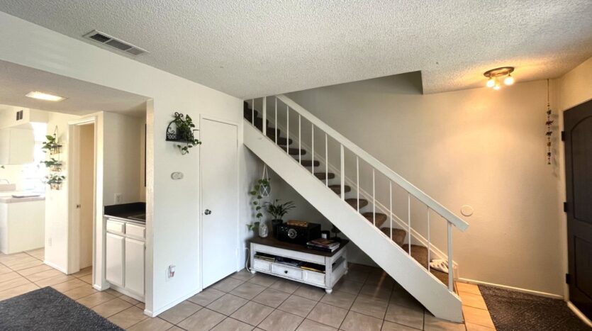 1013 W. Linden #32 - Riverside - California - 2 bed, 1.5 bath rental property