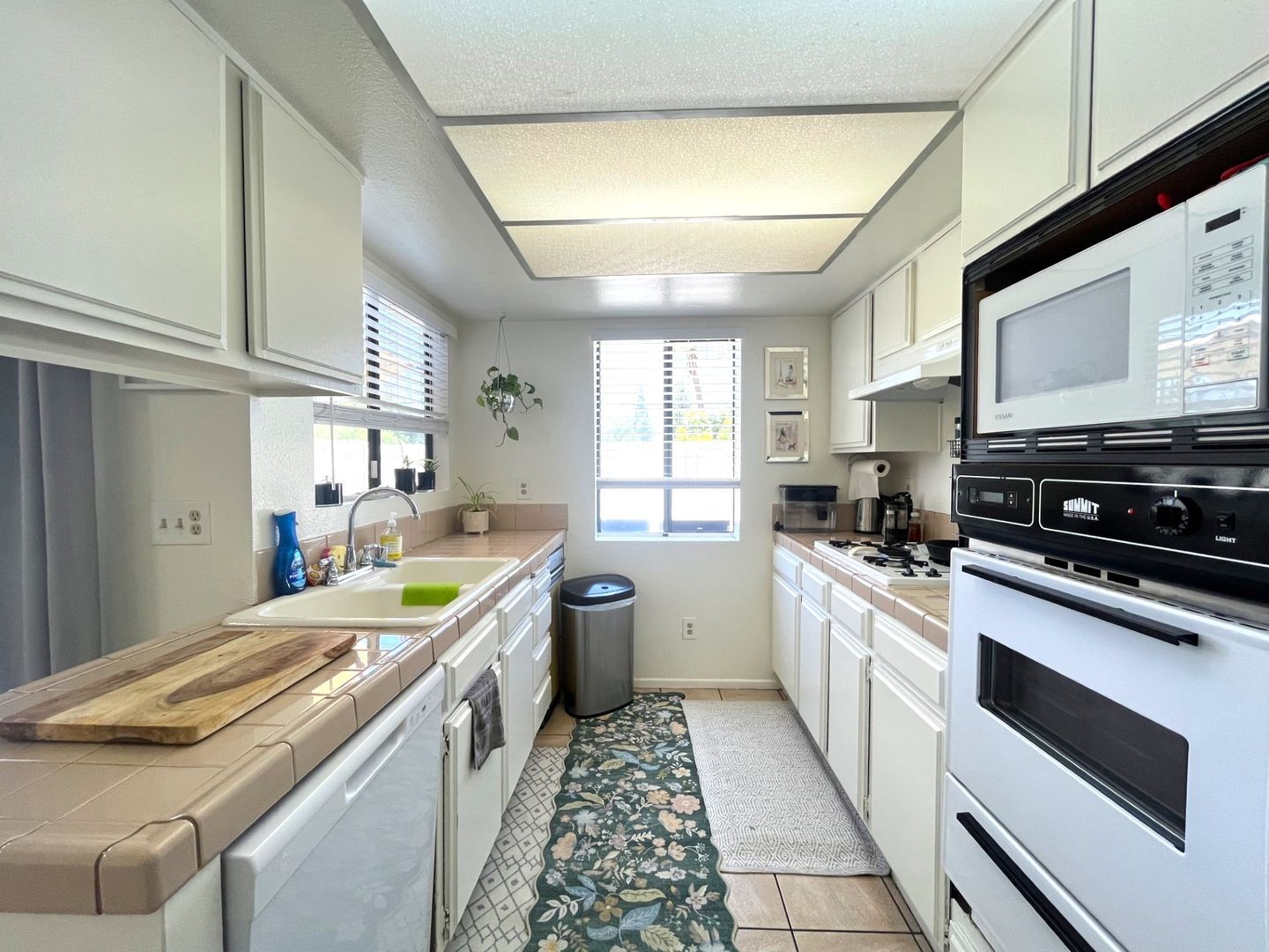 1013 W. Linden #32 - Riverside - California - 2 bed, 1.5 bath rental property