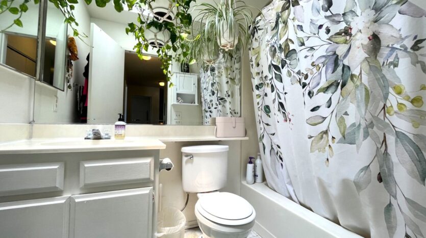 1013 W. Linden #32 - Riverside - California - 2 bed, 1.5 bath rental property