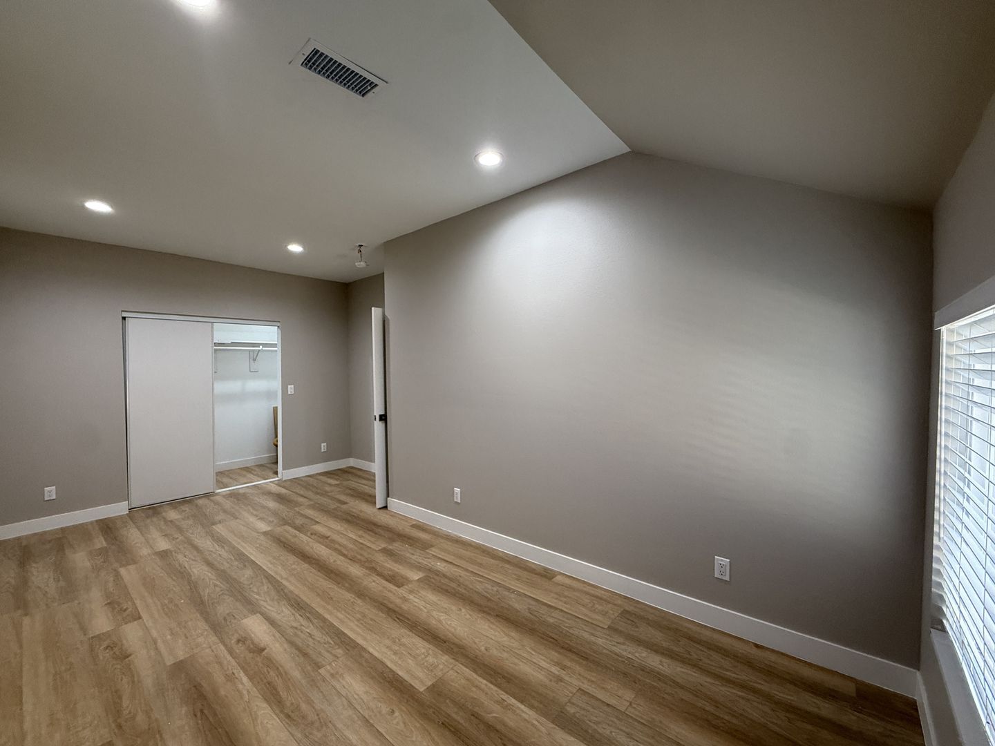 1105 E. Ave J4 - Lancaster - California - 3 bed, 1 bath rental property