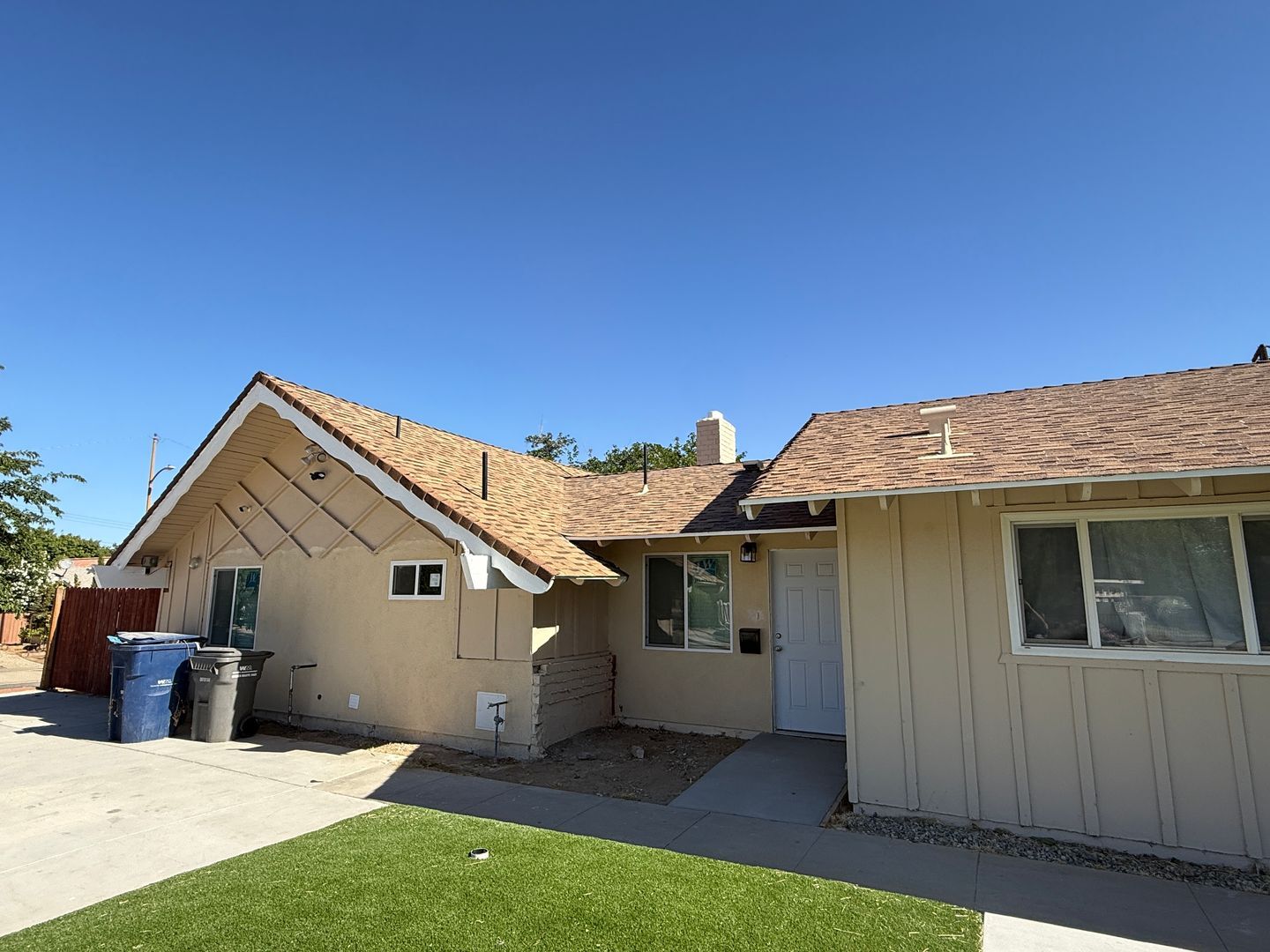 1105 E. Ave J4 - Lancaster - California - 3 bed, 1 bath rental property