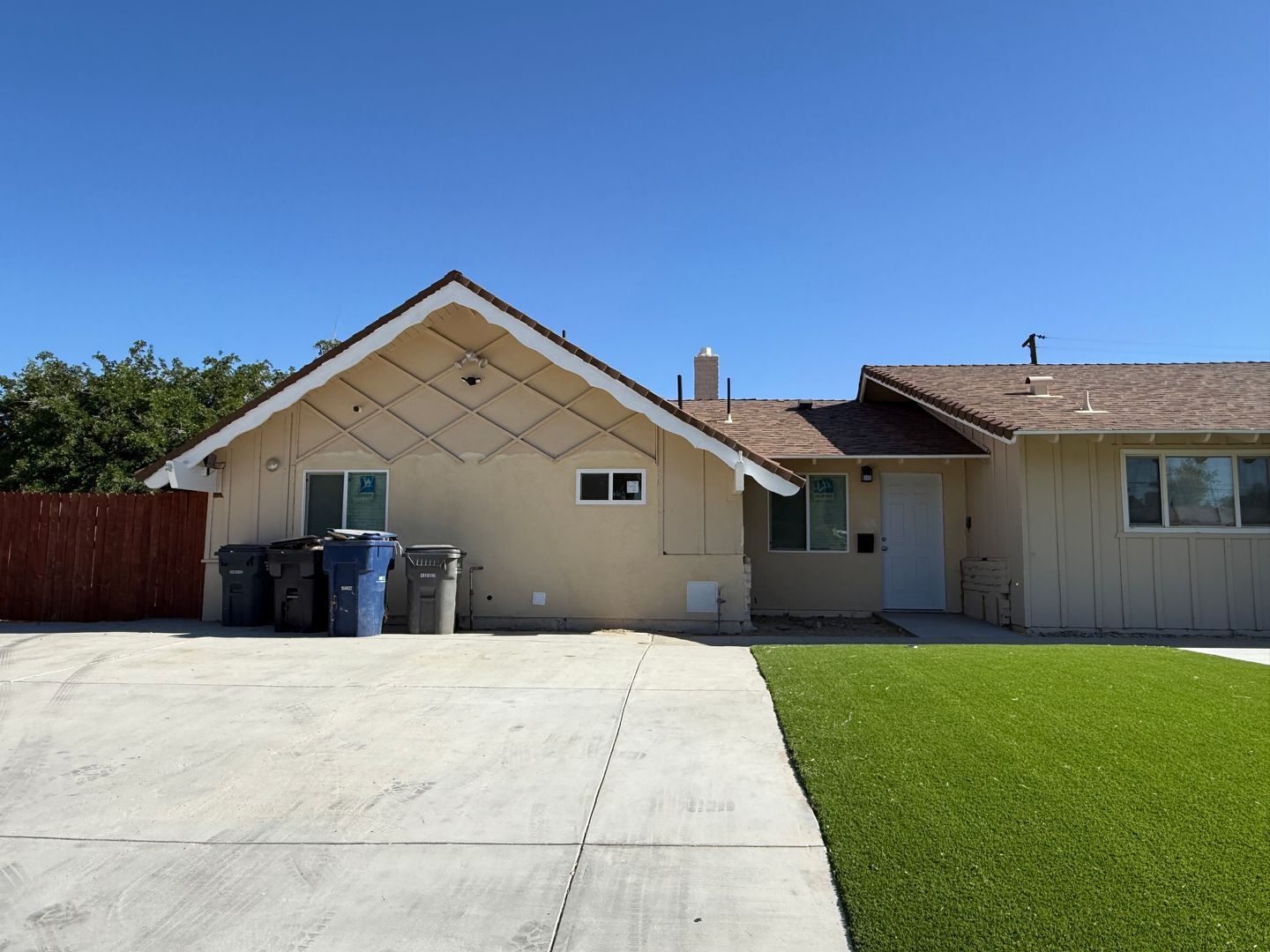 1105 E. Ave J4 - Lancaster - California - 3 bed, 1 bath rental property