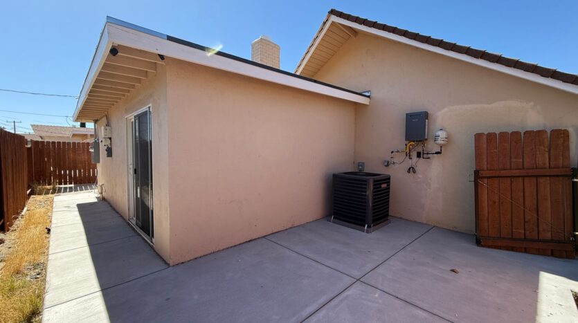 1105 E. Ave J4 - Lancaster - California - 3 bed, 1 bath rental property