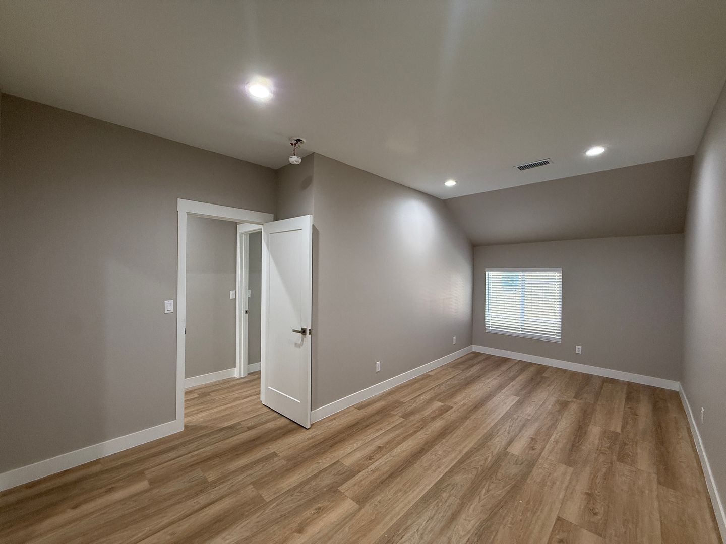 1105 E. Ave J4 - Lancaster - California - 3 bed, 1 bath rental property