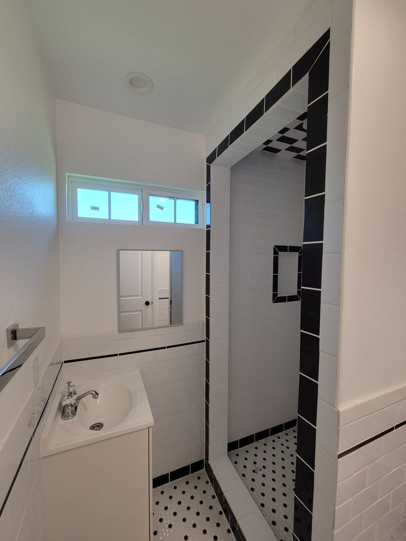 11325 Martha St. - Los Angeles - California - 1 bath rental property