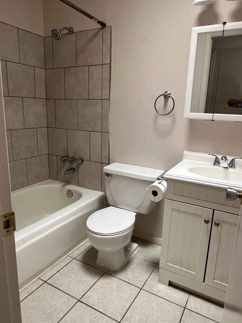 1232 Hupmobile Dr. NE - Albuquerque - New Mexico - 3 bed, 2 bath rental property