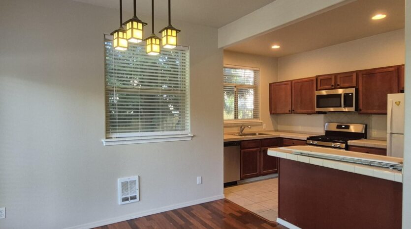 1311 SW Edgefield Meadows Ct. - Troutdale - Oregon - 3 bed, 2 bath rental property
