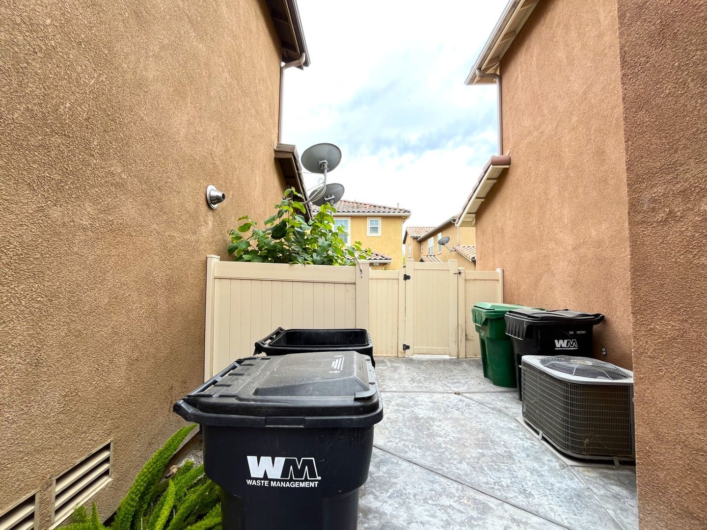 14601 Serenade Dr - Corona - California - 4 bed, 2.5 bath rental property