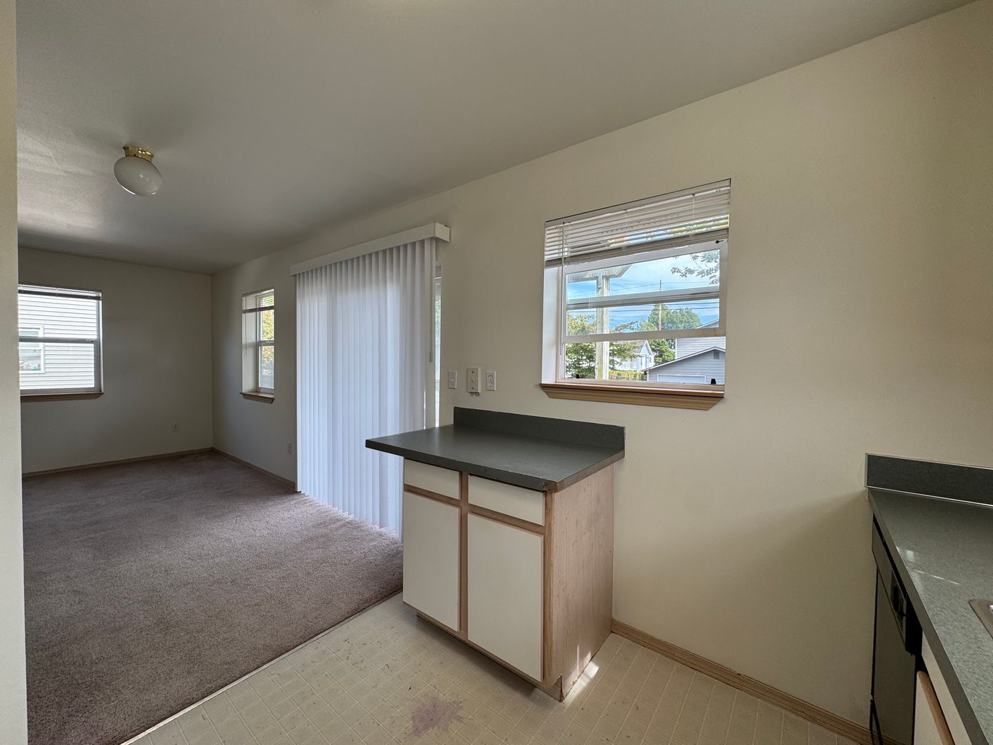 1501 H St. - # 101 - Bellingham - Washington - 2 bed, 1.5 bath rental property