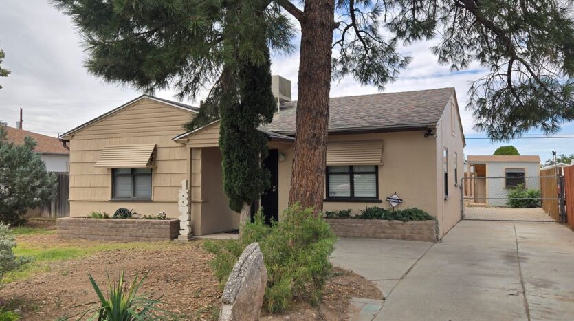 1835 Palomas Dr,NE  - Albuquerque - New Mexico - 2 bed, 1 bath rental property