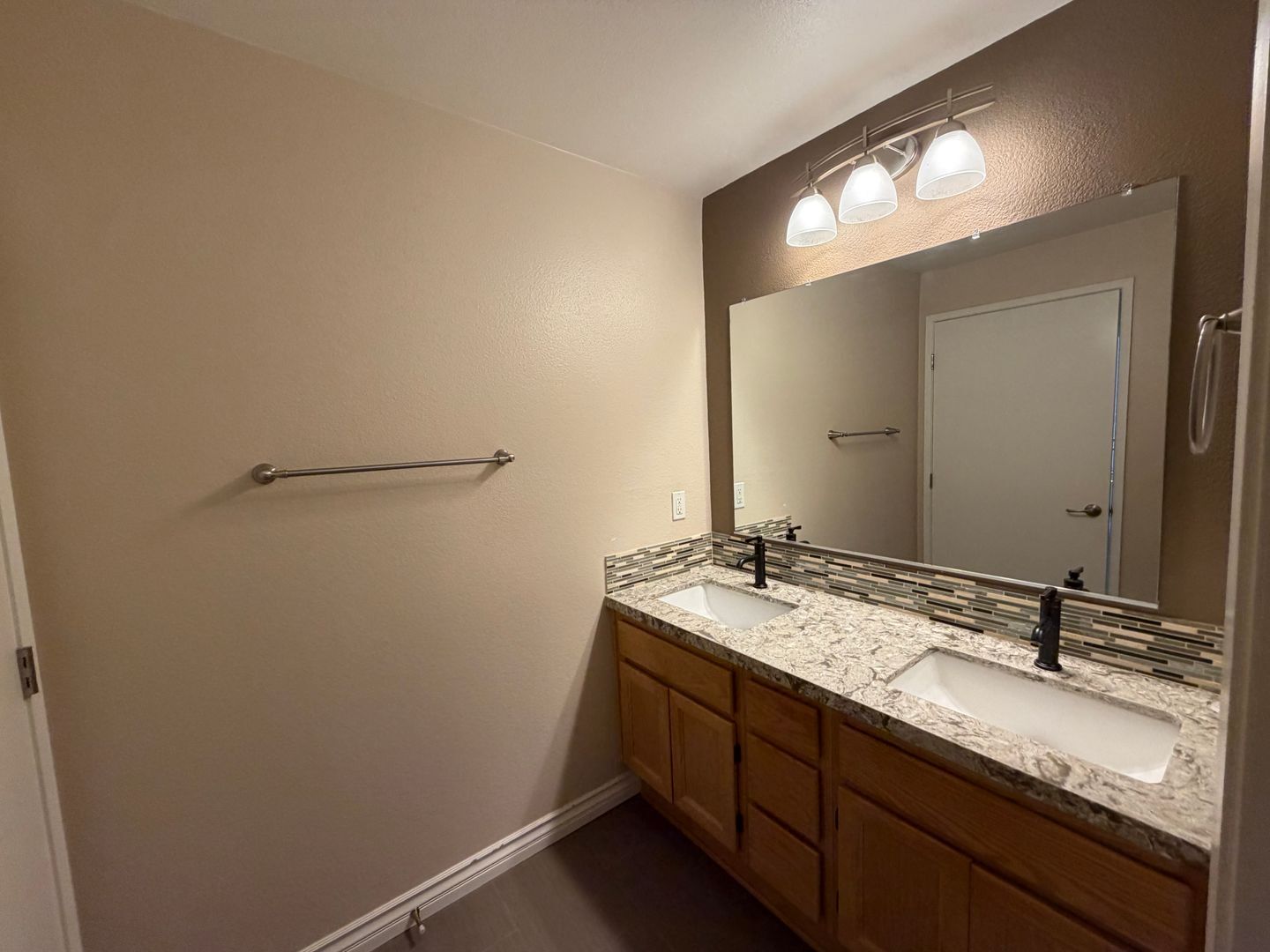 1886 Nantes Pl Unit 122 - Chula Vista - California - 3 bed, 2 bath rental property