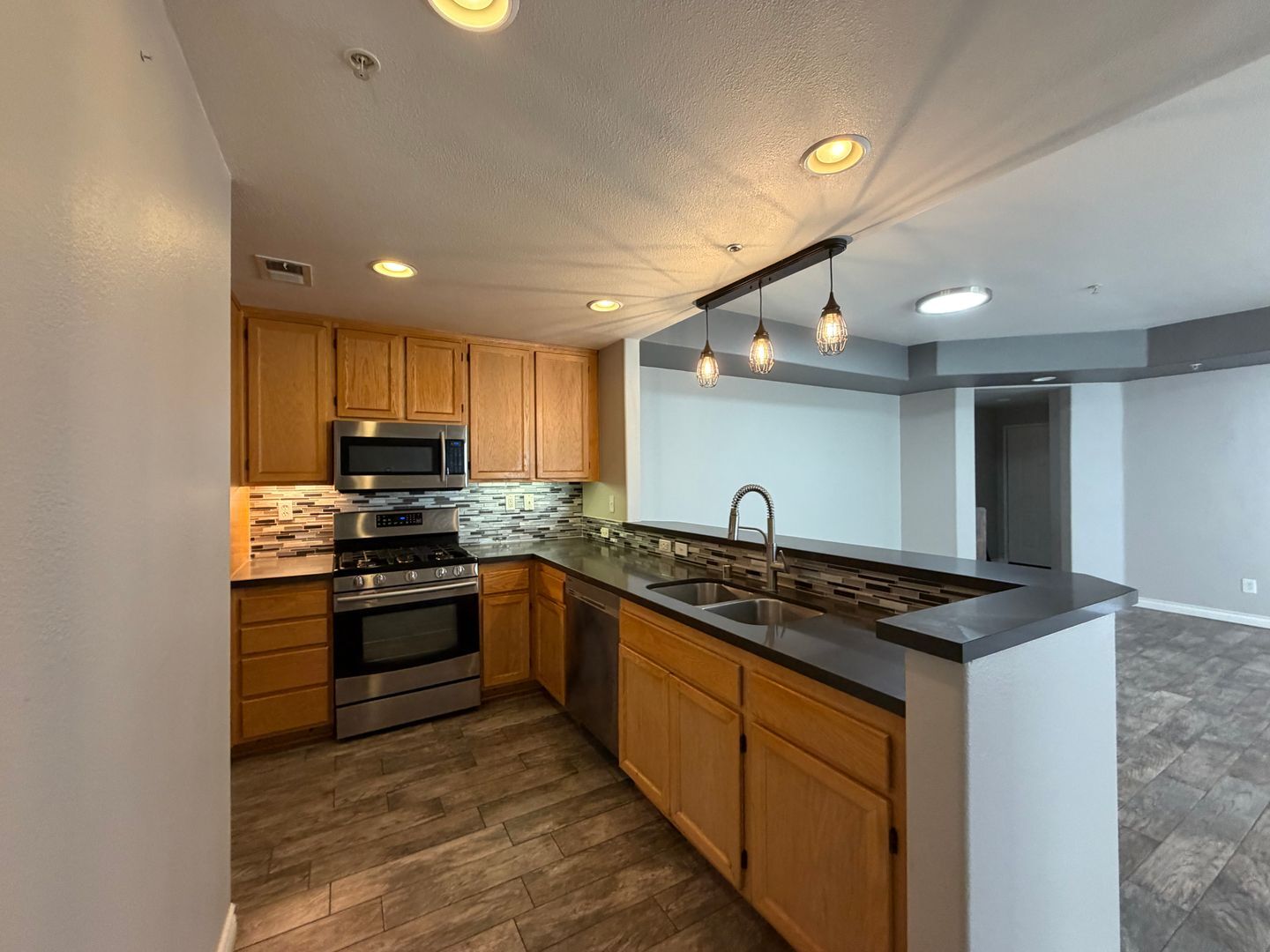 1886 Nantes Pl Unit 122 - Chula Vista - California - 3 bed, 2 bath rental property