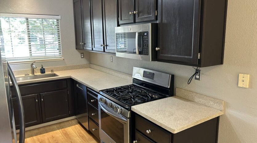 1911 Alpine Court - Petaluma - California - 3 bed, 2.5 bath rental property