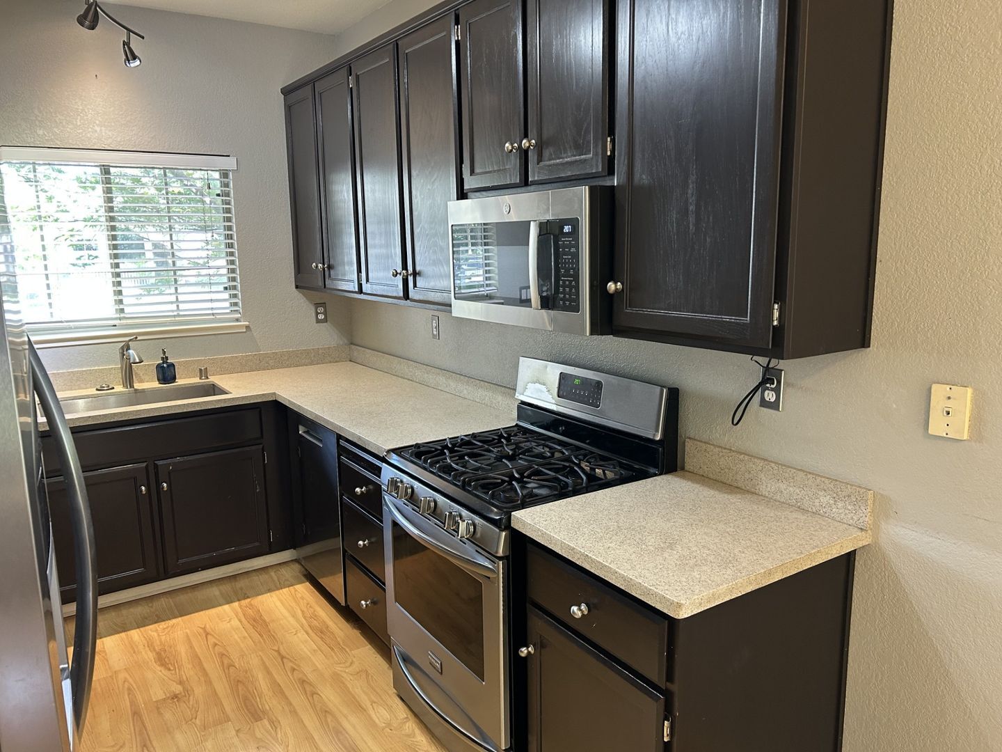 1911 Alpine Court - Petaluma - California - 3 bed, 2.5 bath rental property