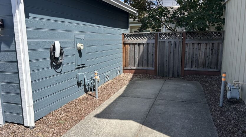 1911 Alpine Court - Petaluma - California - 3 bed, 2.5 bath rental property