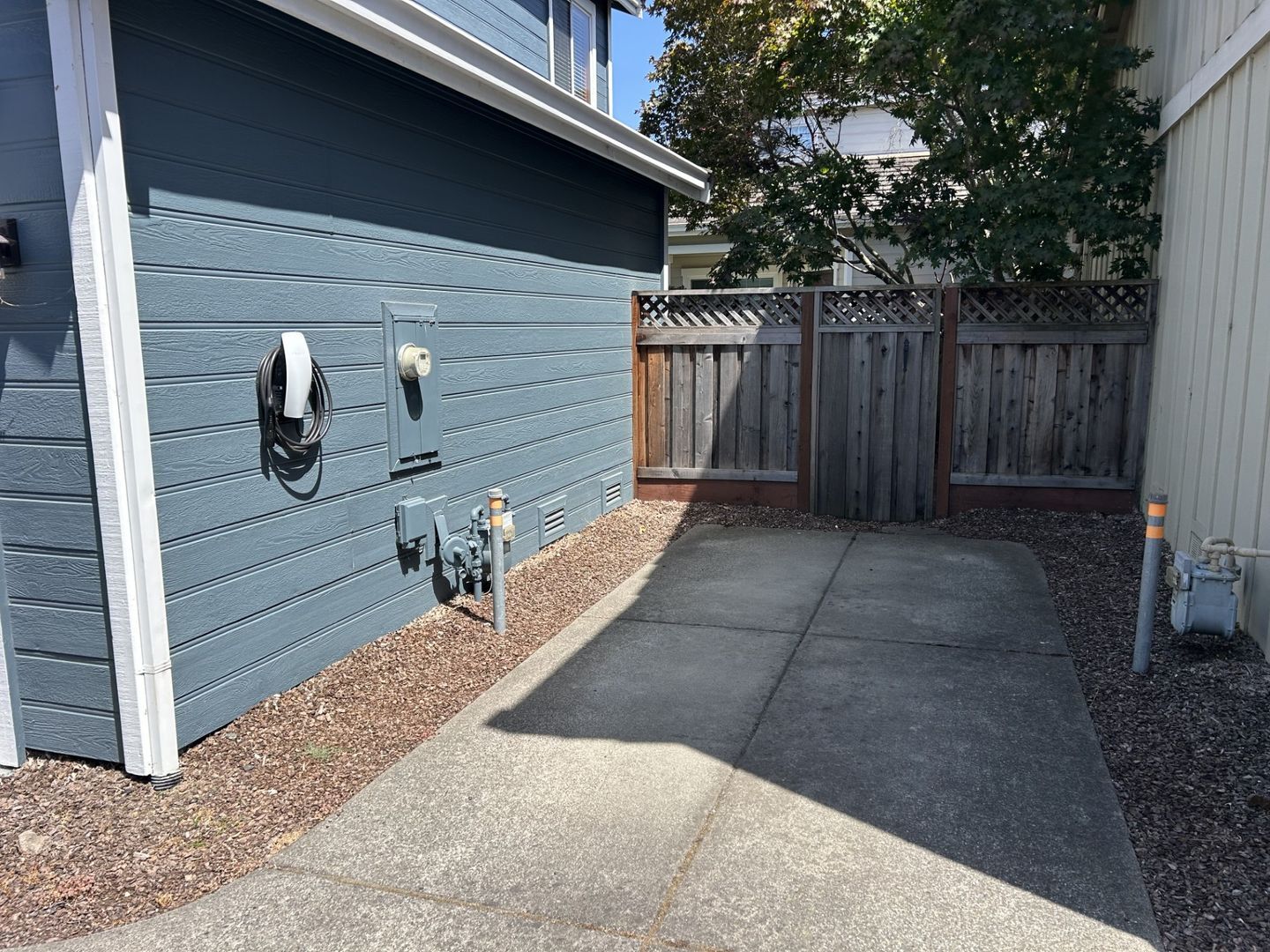 1911 Alpine Court - Petaluma - California - 3 bed, 2.5 bath rental property