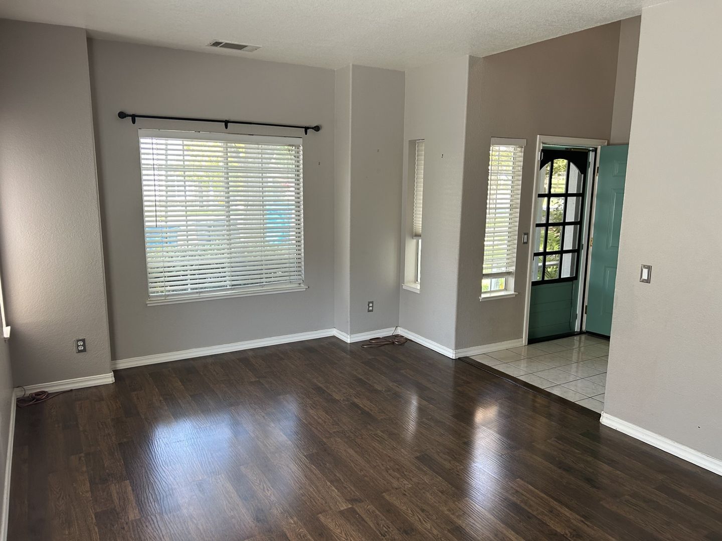 1911 Alpine Court - Petaluma - California - 3 bed, 2.5 bath rental property