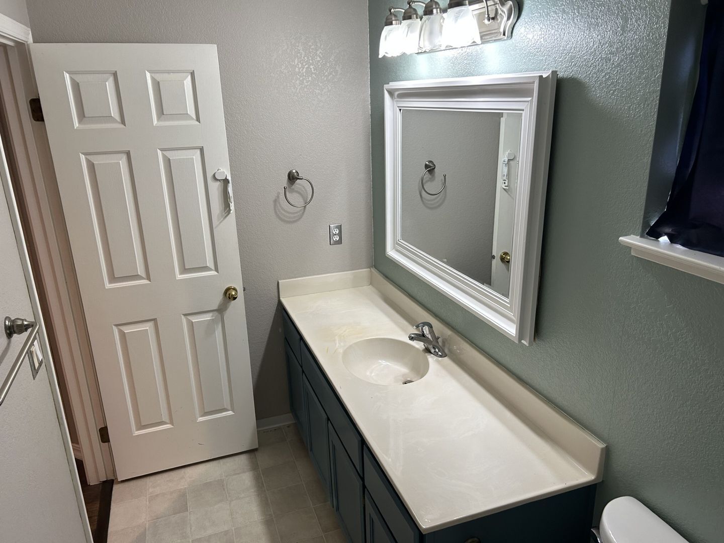 1911 Alpine Court - Petaluma - California - 3 bed, 2.5 bath rental property