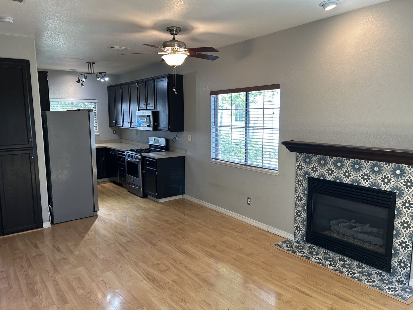 1911 Alpine Court - Petaluma - California - 3 bed, 2.5 bath rental property