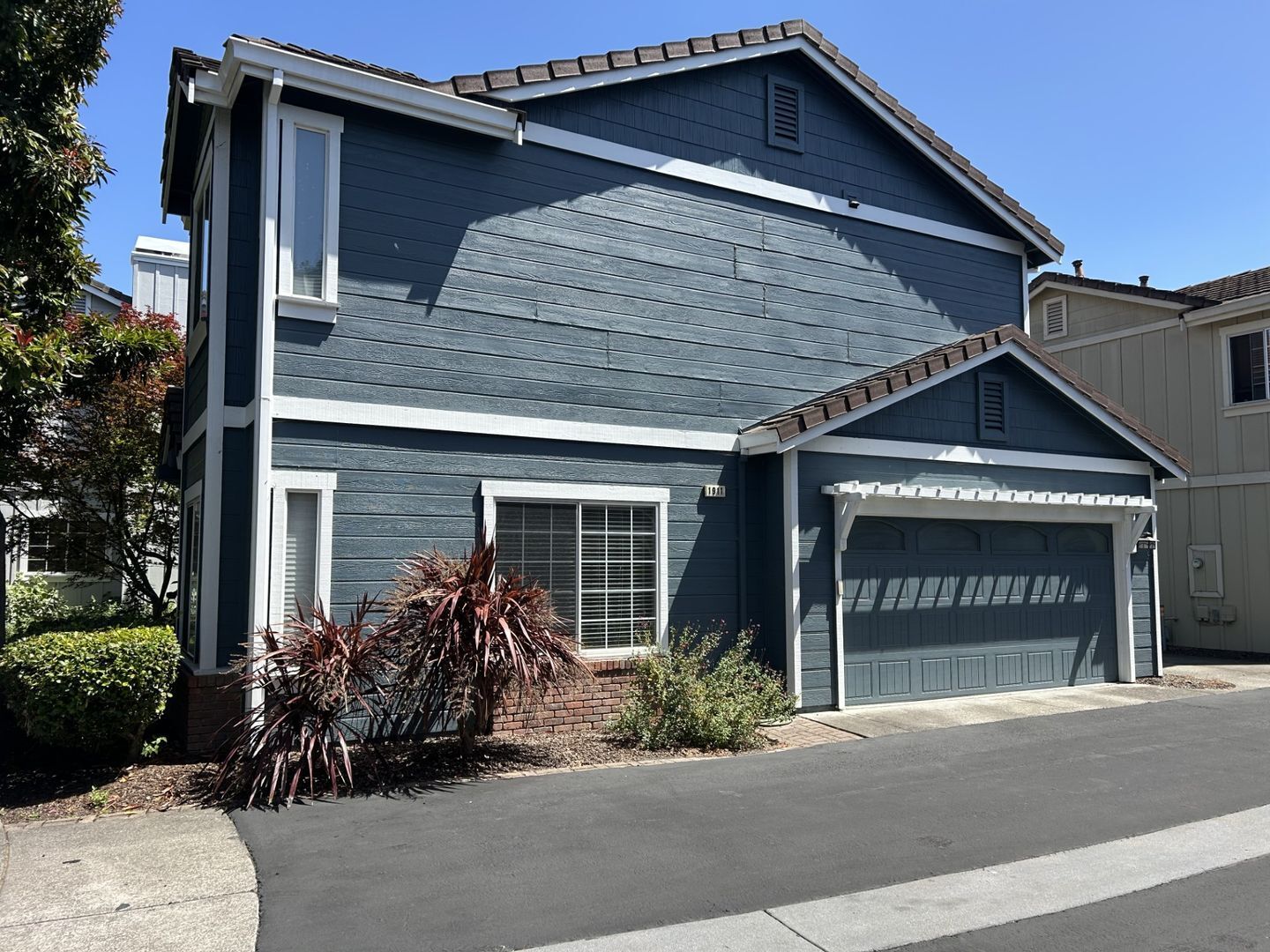 1911 Alpine Court - Petaluma - California - 3 bed, 2.5 bath rental property