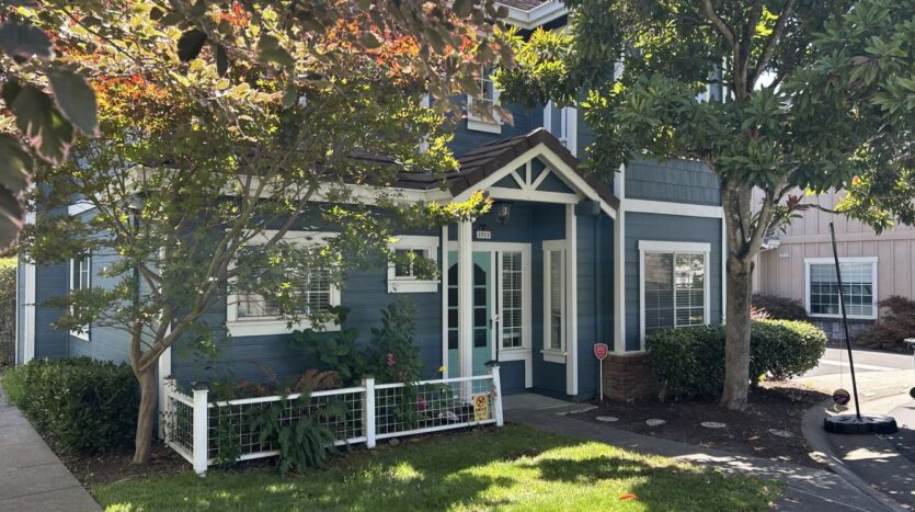 1911 Alpine Court - Petaluma - California - 3 bed, 2.5 bath rental property
