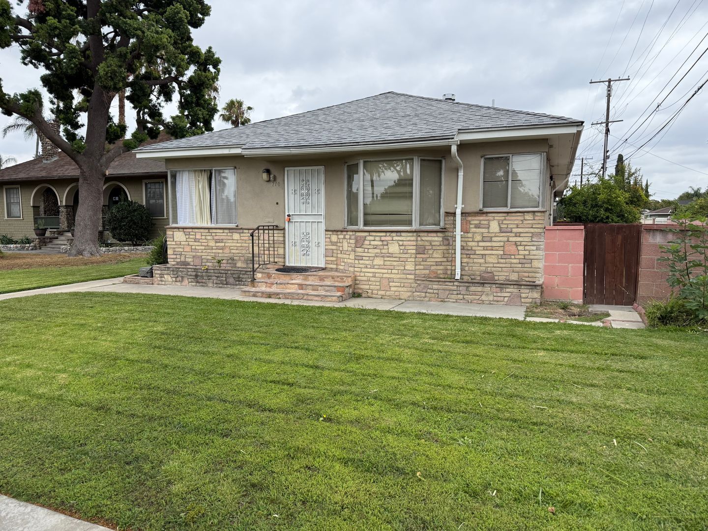 210 & 212 W South St - Anaheim - California - 2 bed, 1 bath rental property