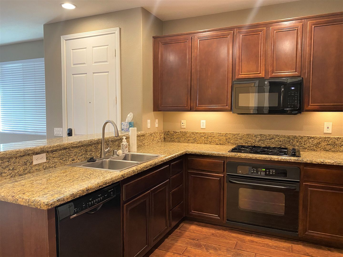 289 Tiburon Dr  #186 - Chula Vista - California - 2 bed, 2.5 bath rental property