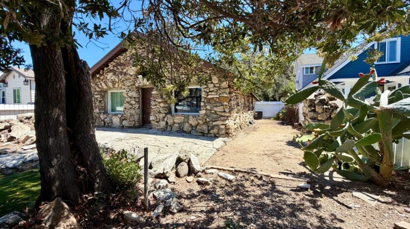 3056 Crescent Way  - Thousand Oaks - California - 2 bed, 1 bath rental property