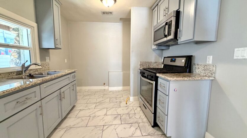 3056 Crescent Way  - Thousand Oaks - California - 2 bed, 1 bath rental property