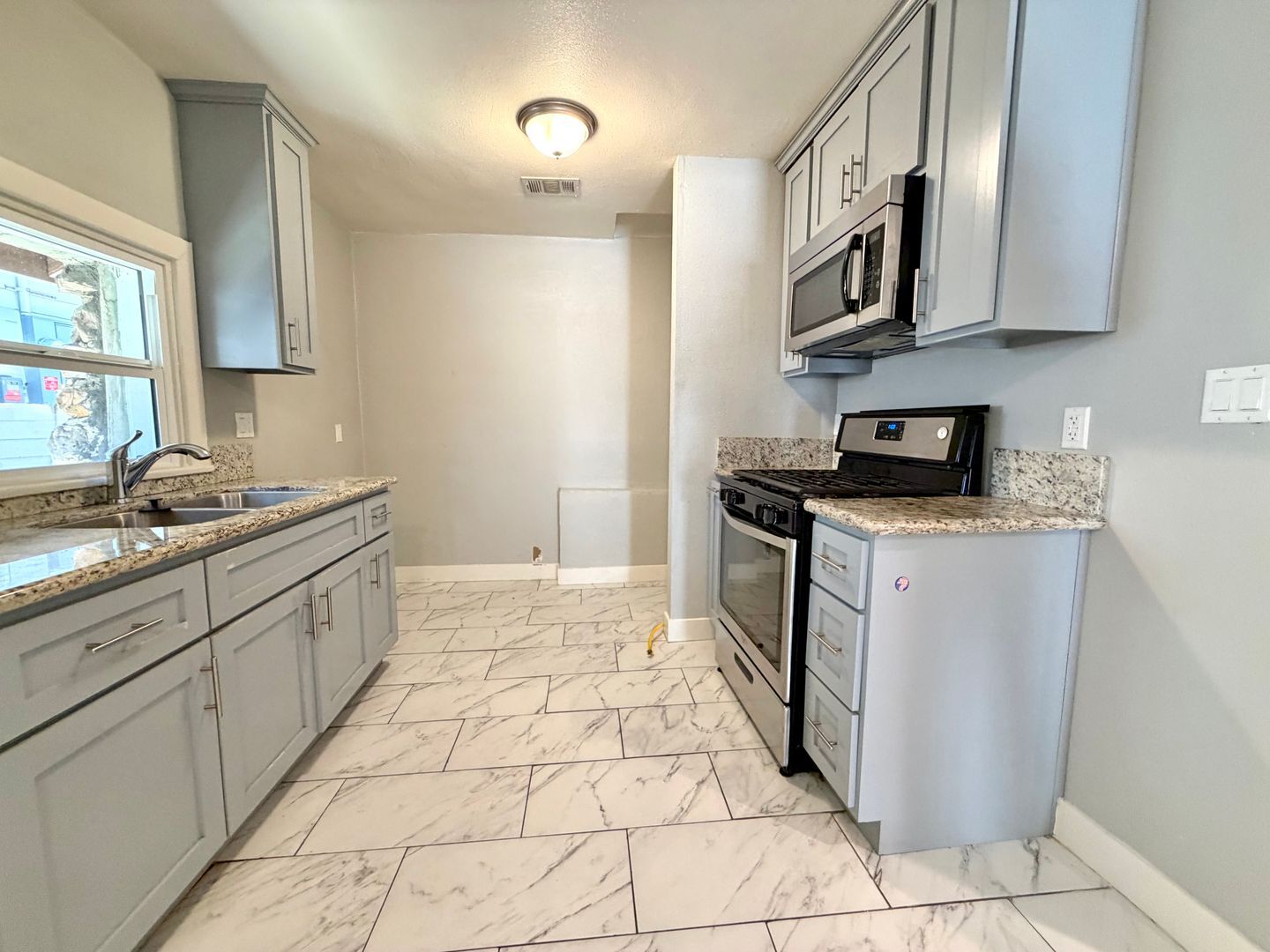 3056 Crescent Way  - Thousand Oaks - California - 2 bed, 1 bath rental property