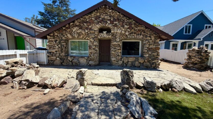 3056 Crescent Way  - Thousand Oaks - California - 2 bed, 1 bath rental property