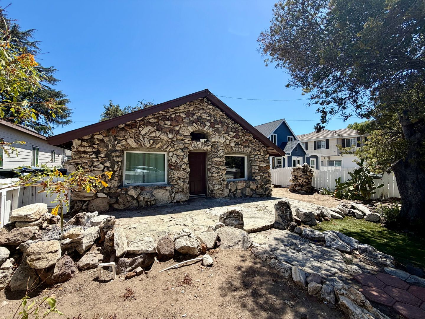 3056 Crescent Way  - Thousand Oaks - California - 2 bed, 1 bath rental property