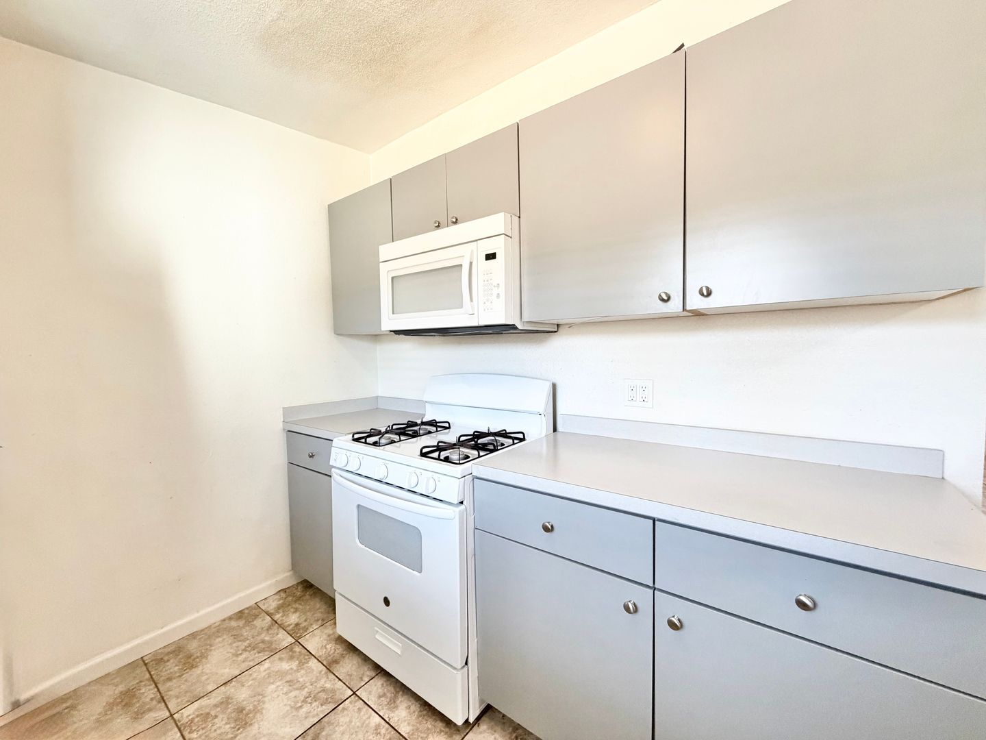31890 Avenida La Paloma - Unit A - Cathedral City - California - 1 bed, 1 bath rental property