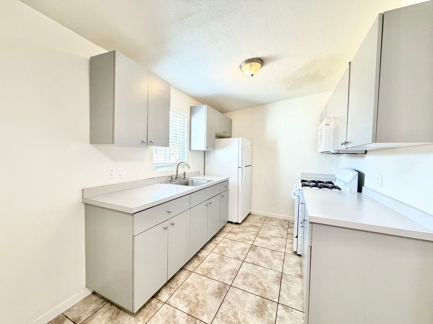31890 Avenida La Paloma - Unit A - Cathedral City - California - 1 bed, 1 bath rental property