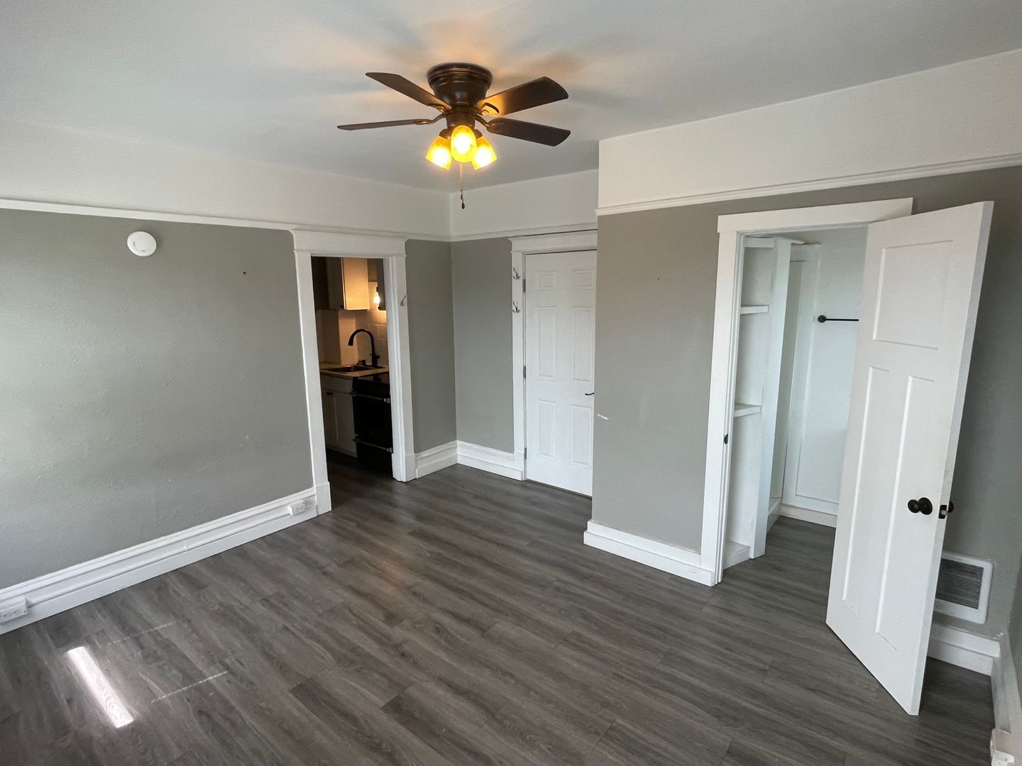 327 N. 4th St. - #3 - Mount Vernon - Washington - 1 bath rental property