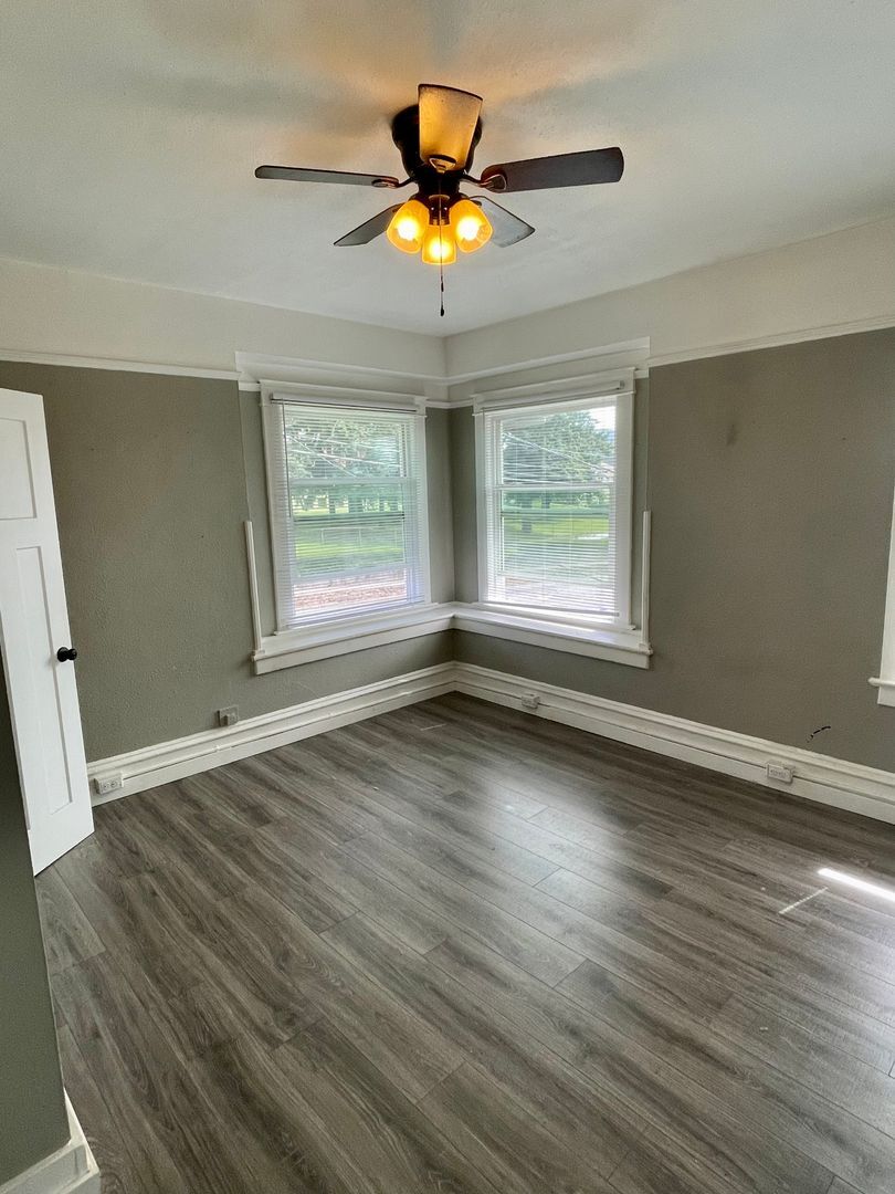 327 N. 4th St. - #3 - Mount Vernon - Washington - 1 bath rental property