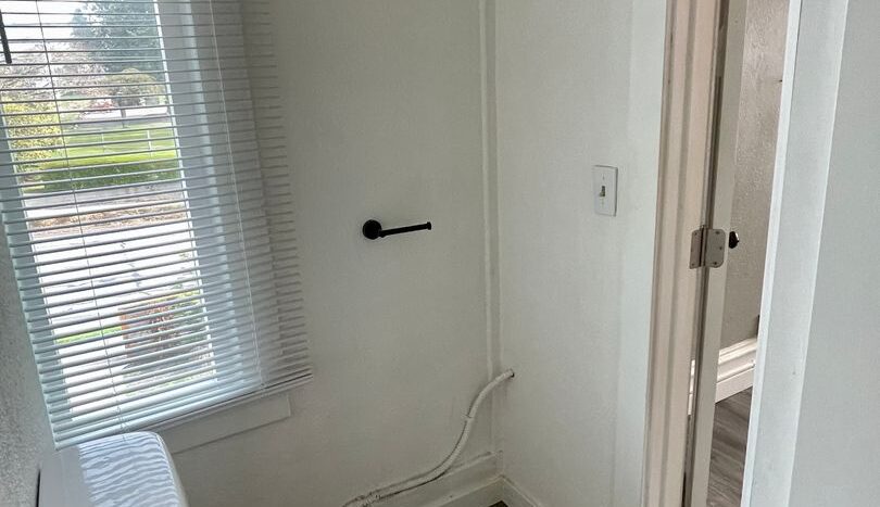 327 N. 4th St. - #3 - Mount Vernon - Washington - 1 bath rental property