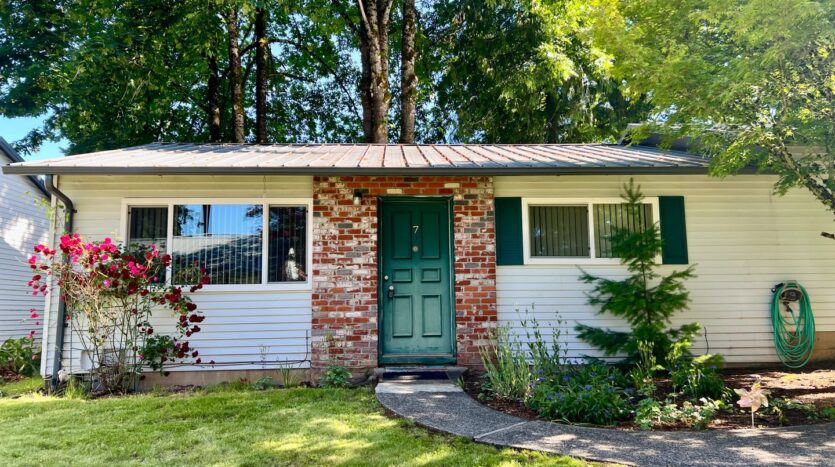 37950 HWY 26 - #7 - Sandy - Oregon - 2 bed, 1 bath rental property