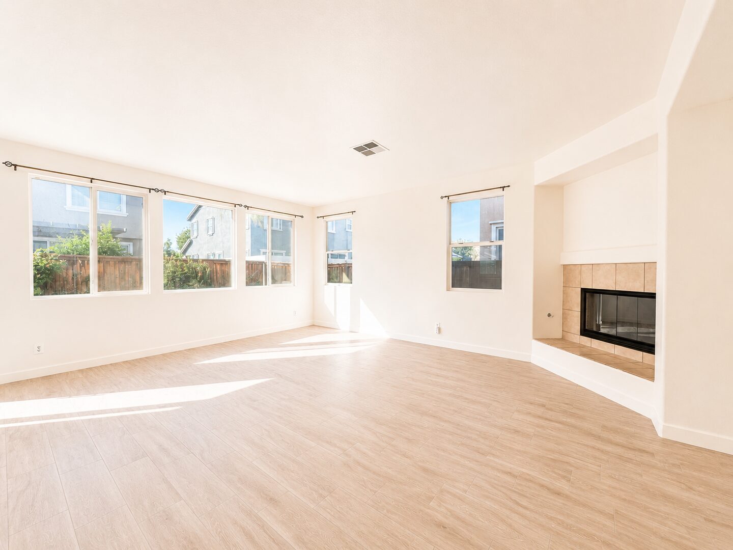 4420 Cloudywing Rd - Hemet - California - 5 bed, 3 bath rental property