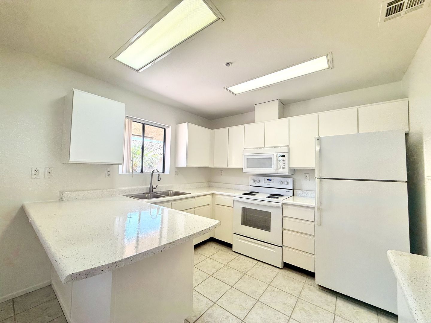 44620 San Rafael Avenue - Unit 06 - Palm Desert - California - 1 bed, 1 bath rental property