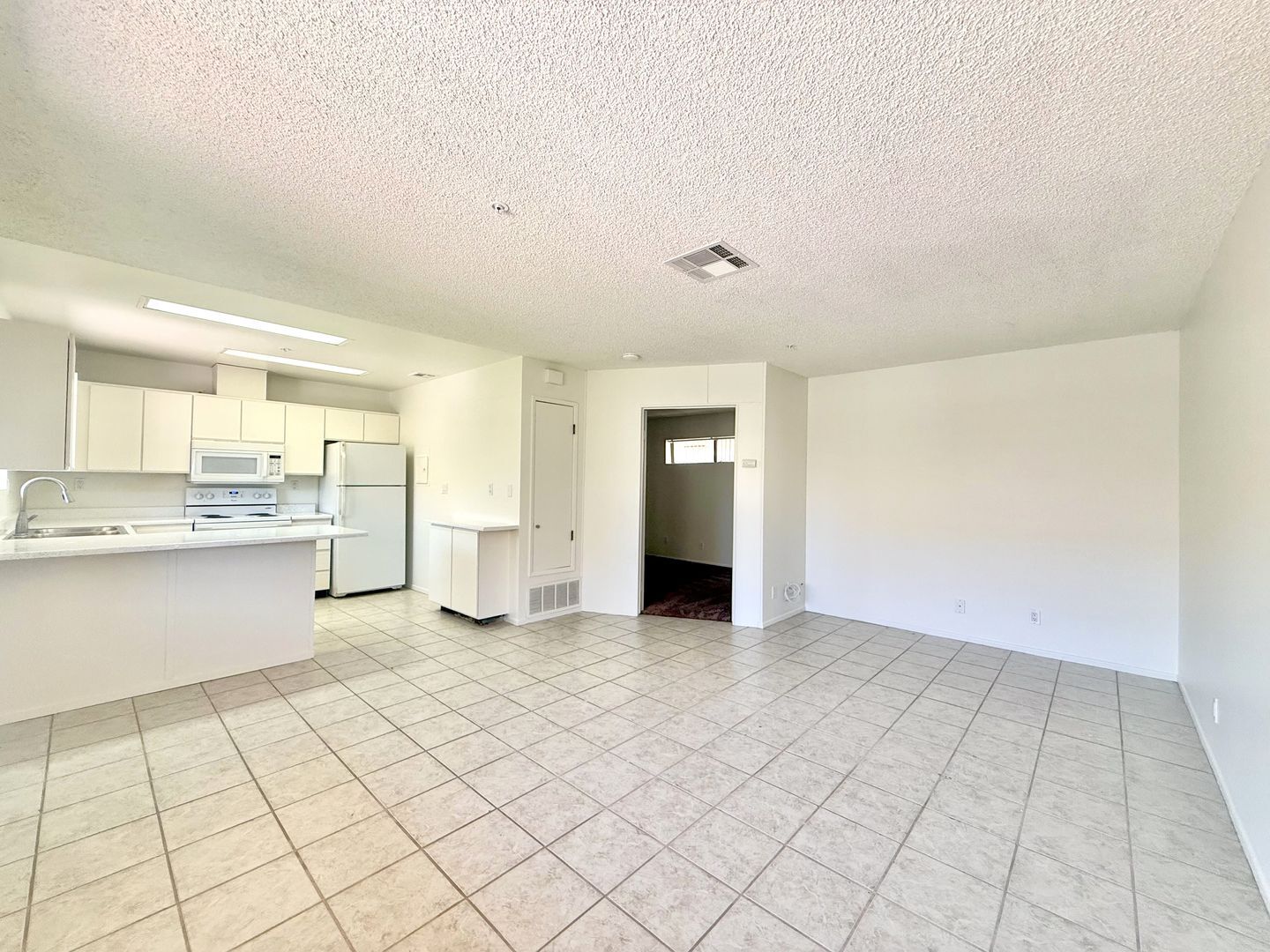 44620 San Rafael Avenue - Unit 06 - Palm Desert - California - 1 bed, 1 bath rental property