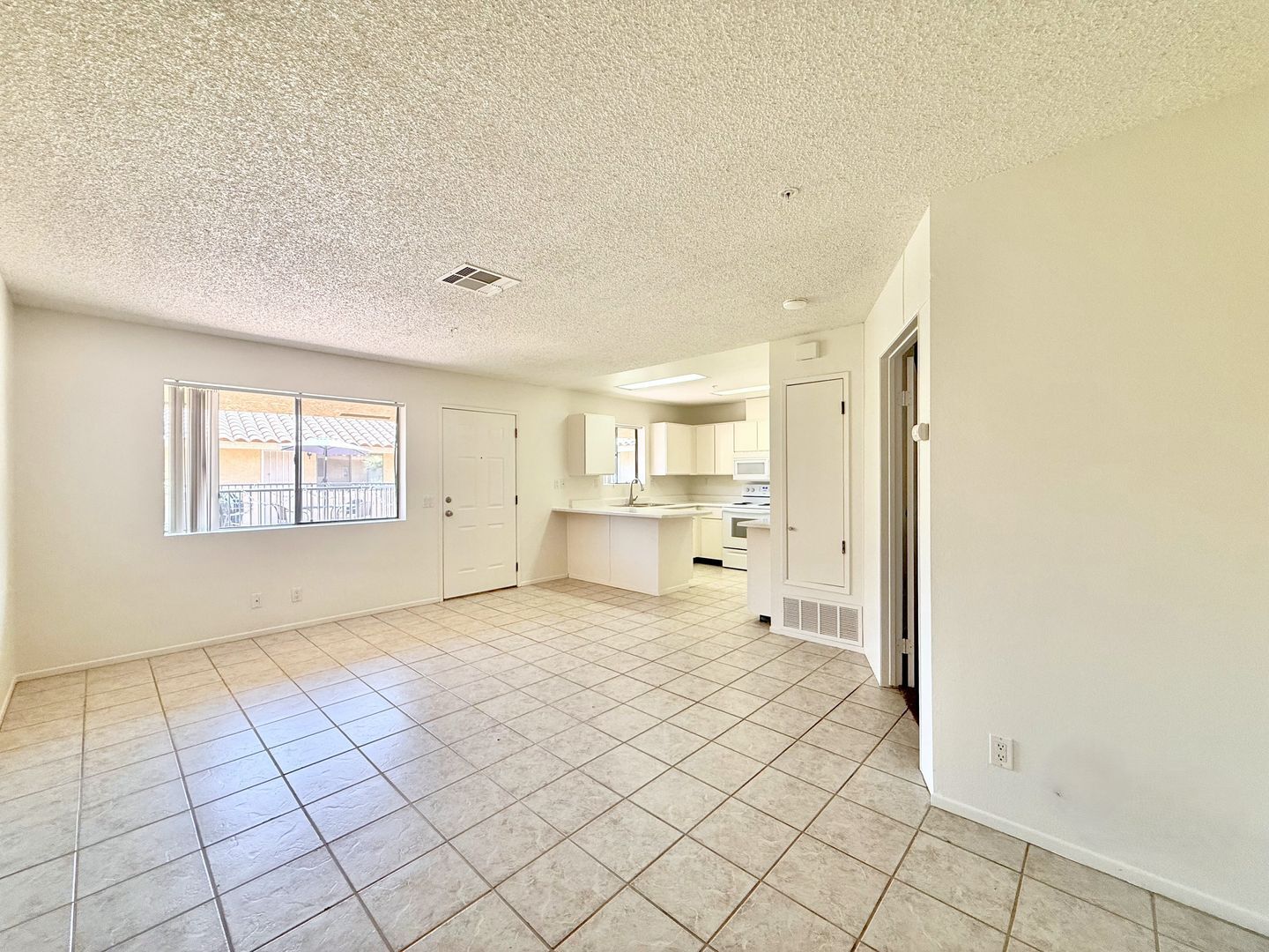 44620 San Rafael Avenue - Unit 06 - Palm Desert - California - 1 bed, 1 bath rental property