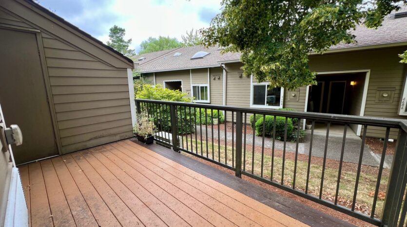 4656 SW Comus Pl - Portland - Oregon - 2 bed, 2 bath rental property