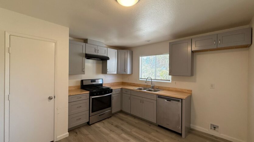 524 E. Ave Q12 - Unit 16 - Palmdale - California - 2 bed, 1 bath rental property