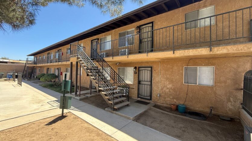 524 E. Ave Q12 - Unit 16 - Palmdale - California - 2 bed, 1 bath rental property