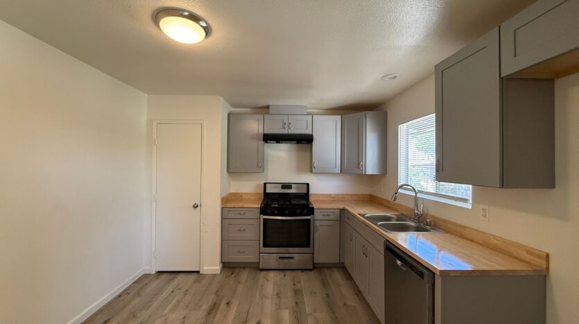 524 E. Ave Q12 - Unit 16 - Palmdale - California - 2 bed, 1 bath rental property