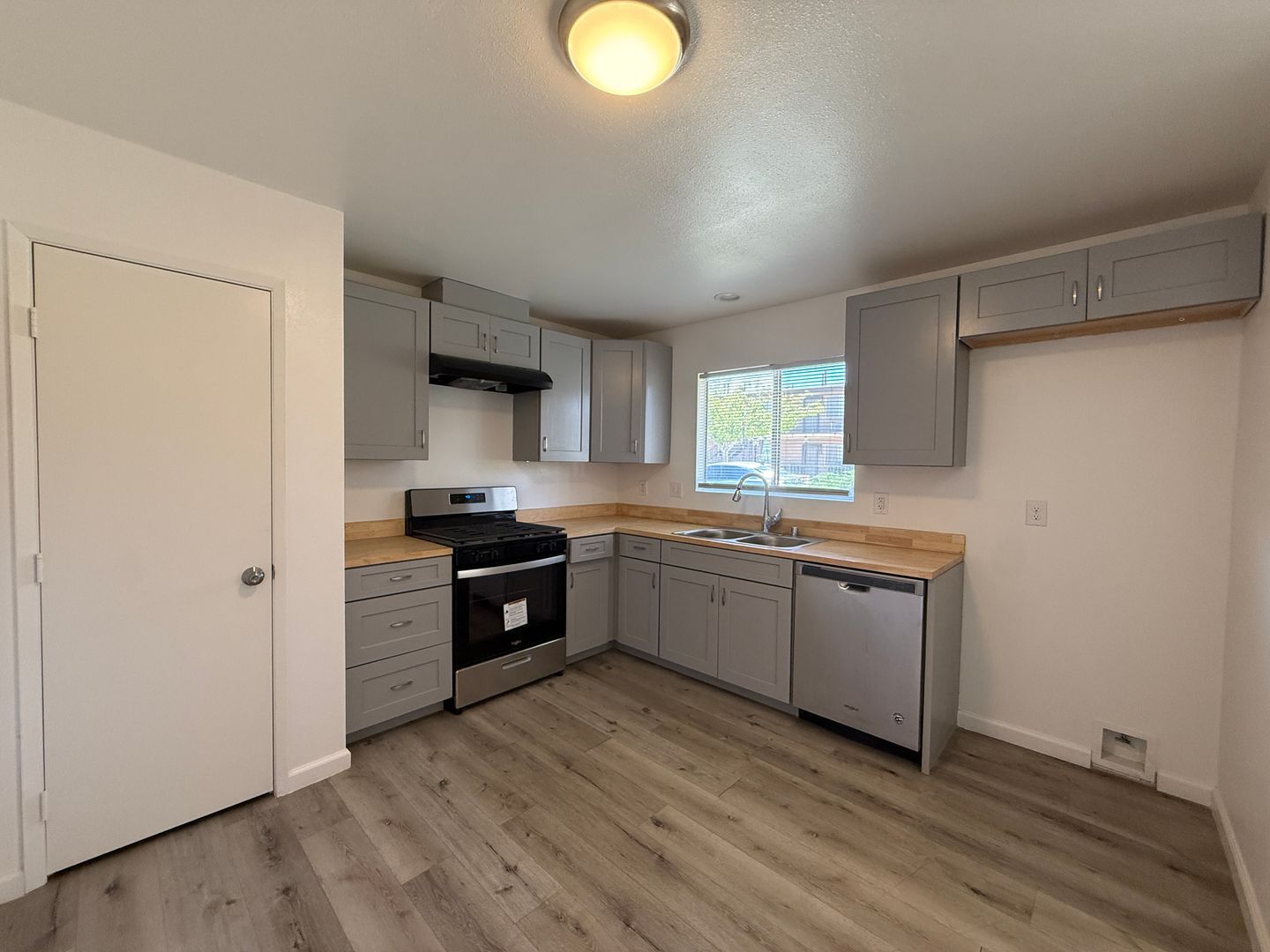 524 E. Ave Q12 - Unit 22 - Palmdale - California - 2 bed, 1 bath rental property