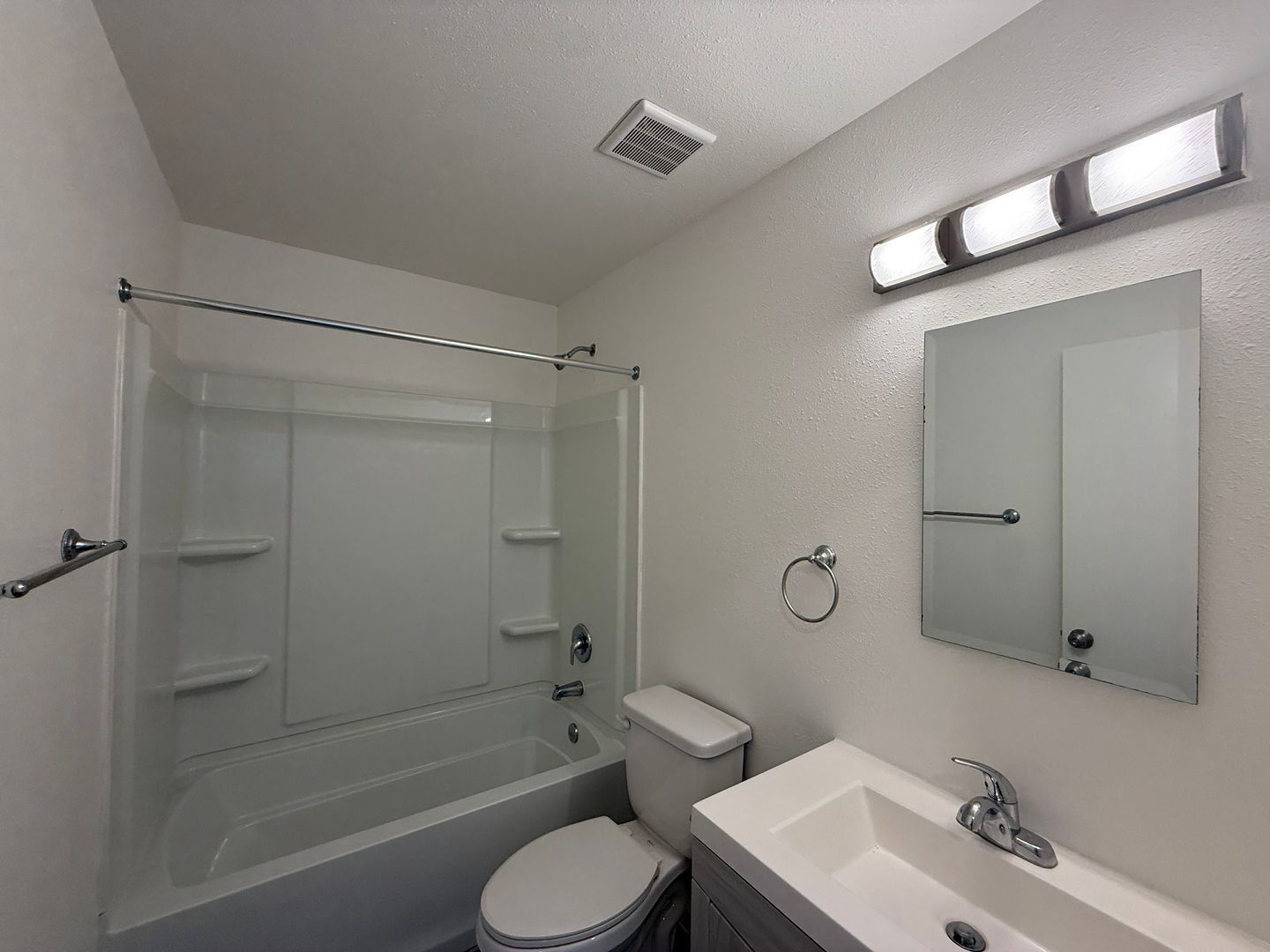 524 E. Ave Q12 - Unit 22 - Palmdale - California - 2 bed, 1 bath rental property