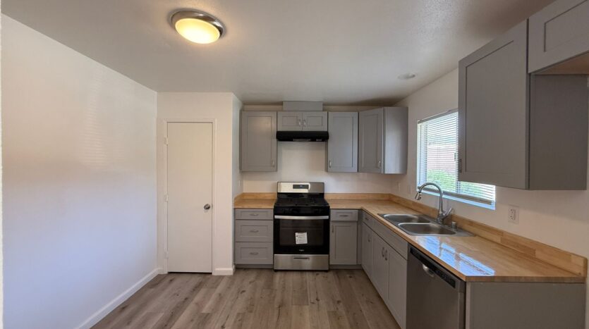 524 E. Ave Q12 - Unit 22 - Palmdale - California - 2 bed, 1 bath rental property