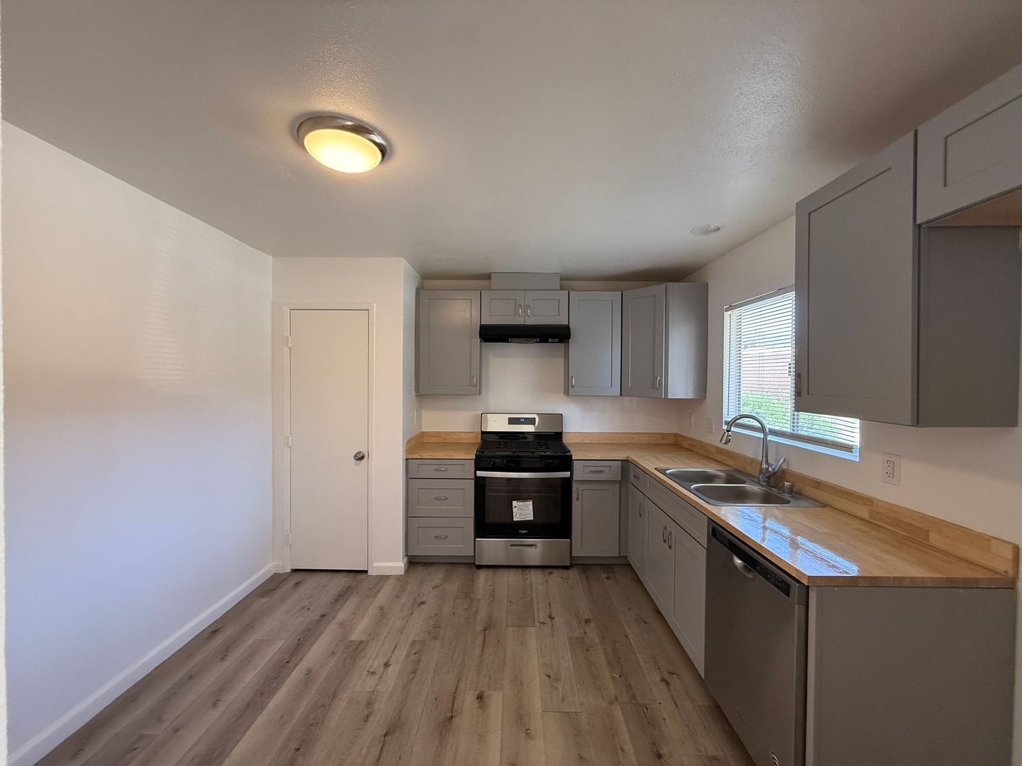 524 E. Ave Q12 - Unit 22 - Palmdale - California - 2 bed, 1 bath rental property